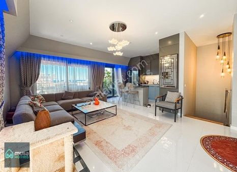 Alanya Merkezde Eşyalı Lüks Panoramik Manzaralı 2+1 Dubleks