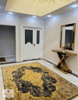 Ana Cadde Üzerinde Satlık Havuzlu 5+1 Daire