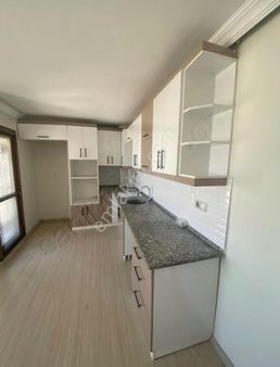 Aytaç Emlak'tan Muradiye'de Cadde Üstünde Kiralık 3+1 Daire