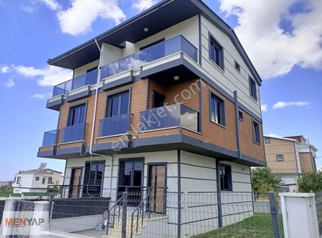 Tekirdağ Yeniçiftlik'te Köşe Başı Deniz Manzaralı 4+1 Villa
