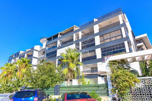 Kuşadası Merkezi Konumda Özel Havuzlu Dubleks Daire