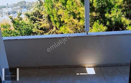 Urla Binkonutlarda Ferah Sessiz Havuzlu Sitede 2+1 Çatı Daire