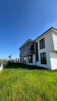 E&f Gayrimenkul'den Mobiliyum Karşisinda Satılık Villa