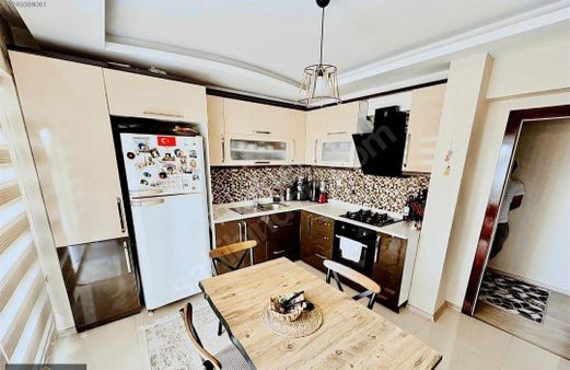 Ahi Mesut Da Orta Katta Acil Geniş Satılık 3+1 Daire