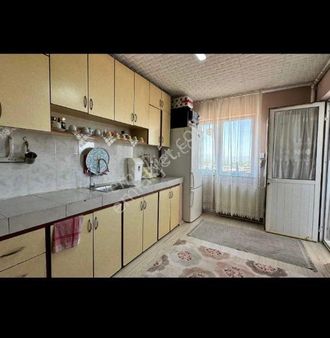 İzmir-kınık Merkezde Satılık Geniş 3+1 Daire