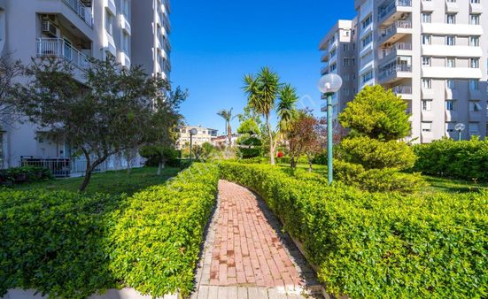 Site İçi Temiz Bakımlı Kapalı Otoparklı Yüzme Havuzlu 1+1