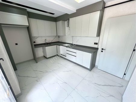 Şemiklerde Asansörlü Yerden Isıtmalı Çift Balkonlu Satılık Daire