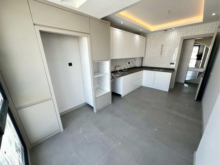 Şemiklerde Harika İşçilikli 3+1 Asansörlü Ebeveyn Banyolu Satılık Daireler