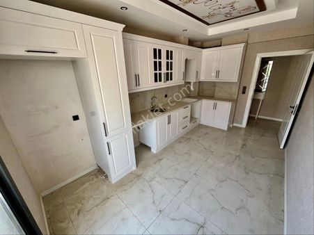 Şemiklerde 3+1 Arakat Sıfır Açık Cepheli Ebeveyn Banyolu Zeminden Asanaörlü Satılık Daire