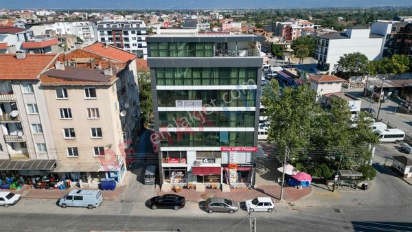 Burhaniye Merkezde Anayola Cepheli Ofis Kullanımına Uygun Satılık 1+1 Daire