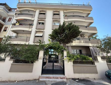 Buca Efeler Mahallesin'de Özenle Yapılmış Satılık 3+1 Daire