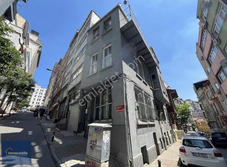 Şişli Harbiye'de 4 Katlı Satılık Müstakil Bina (net: 210 M2)