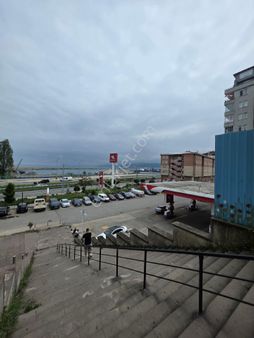 Taşçıoğlu Emlak’tan Demir Çimento Parasına Cadde Üzerinde Fırsat 100m2 Satılık Dükkan - Depo