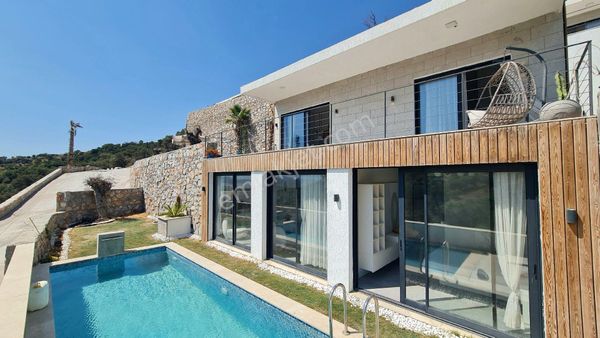 Dörttepe’de Satılık Havuz 4+1 Site İçi Villa!!