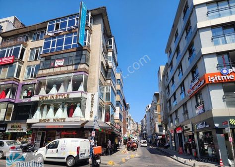 Kadıköy Rasimpaşa Merkezde Cadde Üzeri 4+1 İşyerine Uygun Kiralık Daire.​
