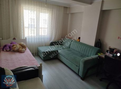 Valleyden Muhittin Mahallesinde Masrafsız Ve Bakımlı 2+1 Daire