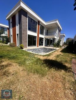 Valley'den Hürriyet Mhde Zarafetin Buluştuğu Müstakil 5+1 Villa