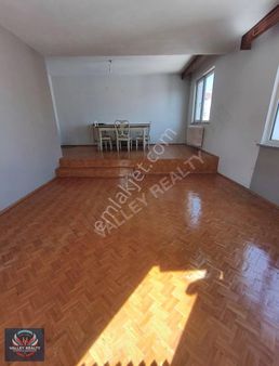 Valley Realty'den Muhittin Mahallesinde Geniş Ve Ferah 3+1 Daire