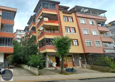 Sönmez'den Nizamettin'de Cadde Üzeri 3+1 Satılık Daire