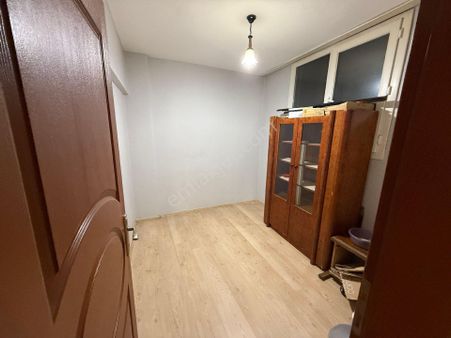 Bayraklı Osmangazi Mah Ana Yol Üzerinde Bakımlı Kiralık 3+1 Daire