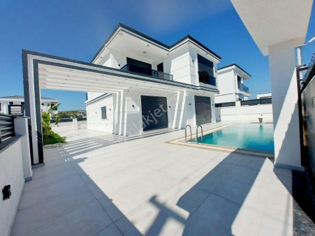 Didimin Beyaz Saraylarından Bir Daha Havuzlu 4+1 Ayrı Mutfak Akıllı Villa
