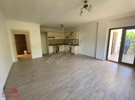 Doğuş Emlak'tan Kiralık 3+1 Ebeveyn Wc Banyolu Üst Kat Daire