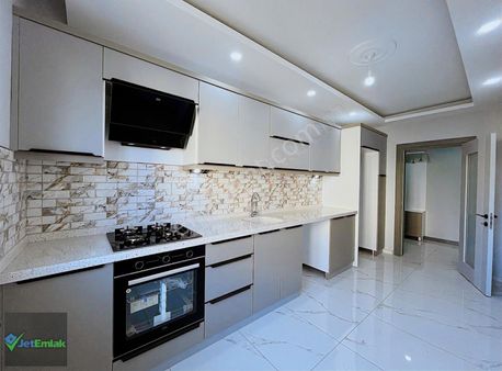 ▀jet'ten Altınkum'da Ön Cephe Geniş Cam Balkonlu Şık Tasarım 2+1