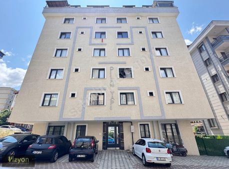 Çekmeköy Cumhuriyet Mahallesinde Arakat Geniş 3+1 Satılık Daire