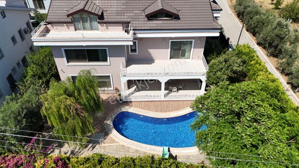 Goldhouse Dan Satılık Villa Denize Yakın Konumda Müstakil 10+1