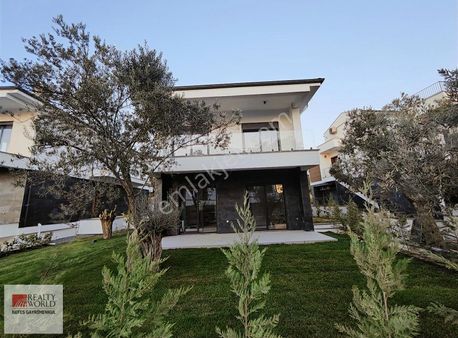 Rw Nefes'ten Denize 200 Metre Mesafede Geniş Bahçeli Villa