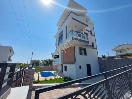Didim Mavişehirde Satılık 5+1 Villa
