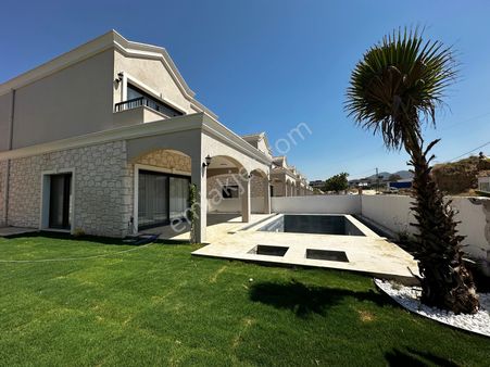 Kuşadası-karaova-özel Mimari-satılık Villa 4+1