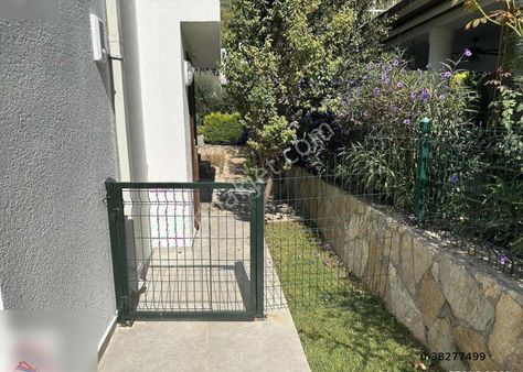 Adabükü Boğaziçi Doktorlar Sitesinde İkiz Müstakil Villa