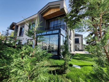 Meram Lalebahçede 4+1 225 M2 Site İçi Lüks Villa