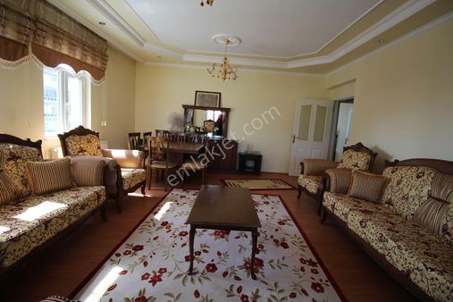 Aksaray Taşpazar Mahallesi'nde Satılık 4+1 Ara Kat Daire