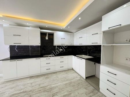 Saim Çıkrıkçı Cad 4+1 Teraslı Dubleks 3 Banyo 2 Mutfaklı Satılık