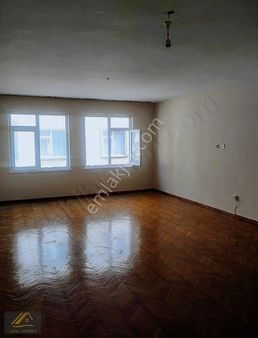 Samsun İlkadım Lise Caddesi'ne 50 Metre 3+1 Satılık Geniş Daire