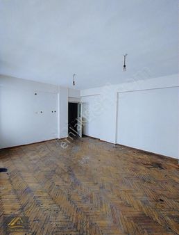 Samsun İlkadım Lise Caddesi'ne 50 Metre Satılık Geniş Daire