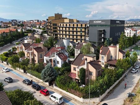Bursa Nilüfer 19 Mayıs Özlüce De Site İçi Satılık 5+1 Villa