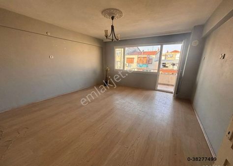 Karabağlar Bahçelievler Mahallesin De 3+1 Çift Cephe Satılık Daire