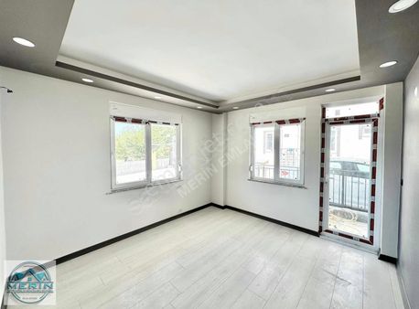 Habibler'de Cadde Üzeri 2+1 Satılık Yüksek Giriş