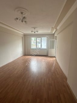 Altınovada Güzel Konumda Satılık Daire