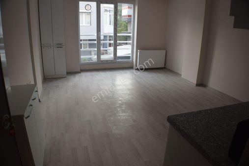 Balıkesir Nef Yanında 5 Yıllık Asansörlü Nef E 3 , Çarşıya 10 Dk Mesafede 1+1 Geniş Eşyasız Daire