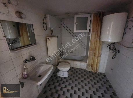 K.yaka Çarşı Yakını Arakat Çit Cephe Çift Balkon 3+1 120 M2