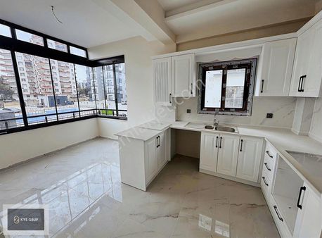 Eski Mezitli Girişinde Havuzlu Bağımsız Mutfaklı 3+1 Daireler