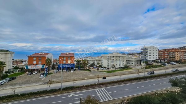 Kuşadasında Satılık Deniz Manzaralı Bakımlı 3+1 Daire