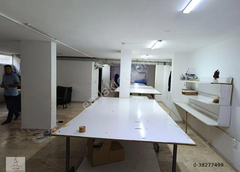 Küçükçekmece Söğütlüçeşmede 200 M2 Caddeye Sıfır Kiralık Dükkan