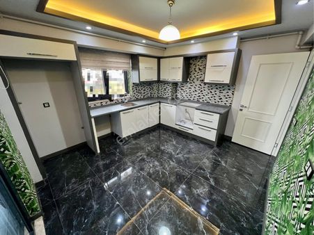 Yenişafakta 5 Yıllık 3+1 170m2 Satılık Daire