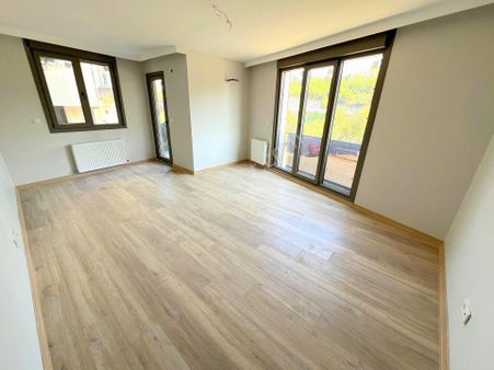 ▃birikim▃ Küçükyalı'da Ulaşıma Yakın Ara Katta Balkonlu Boş 2+1!