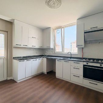 Cadde Cepheli İçi Full Yapılı İskanlı Binada Satılık 3+1